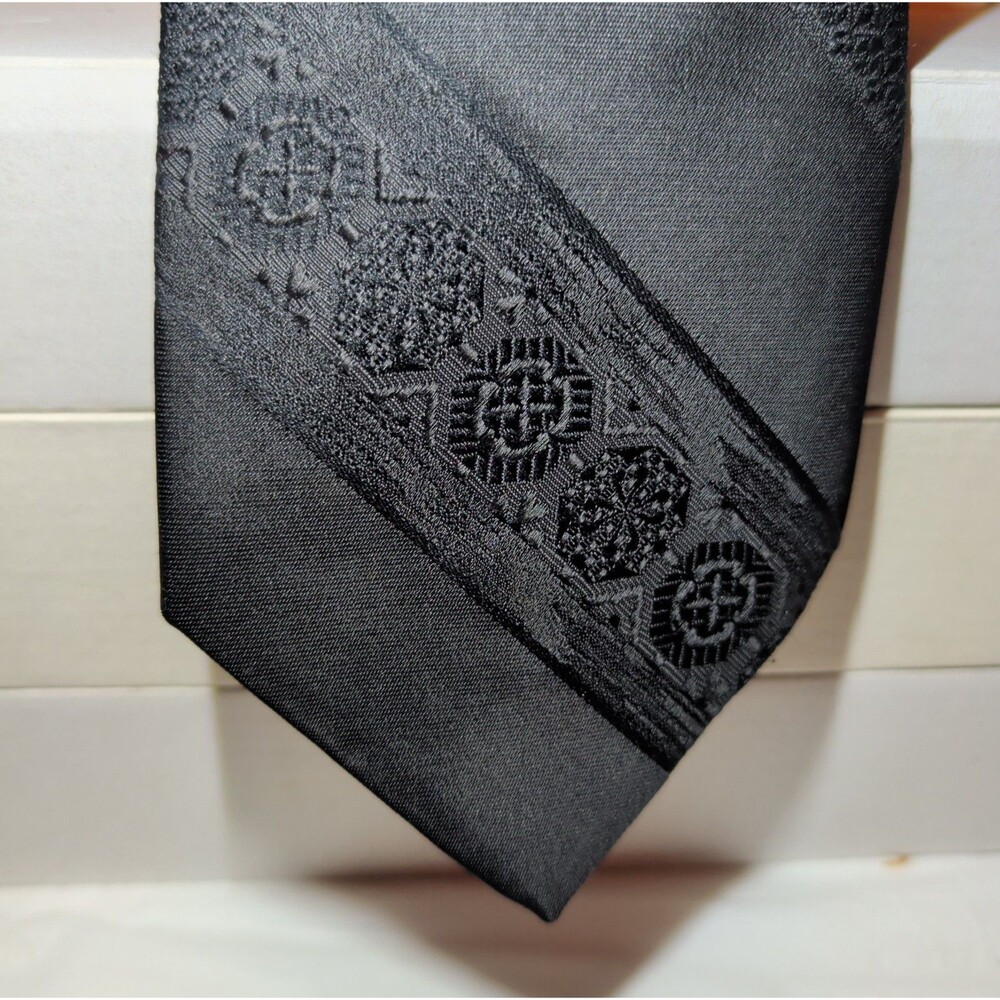 Vintage Black Jacquard Silk Necktie Wavy Geometric Stripe Heraldic Crest Tie - Picture 2 of 16
